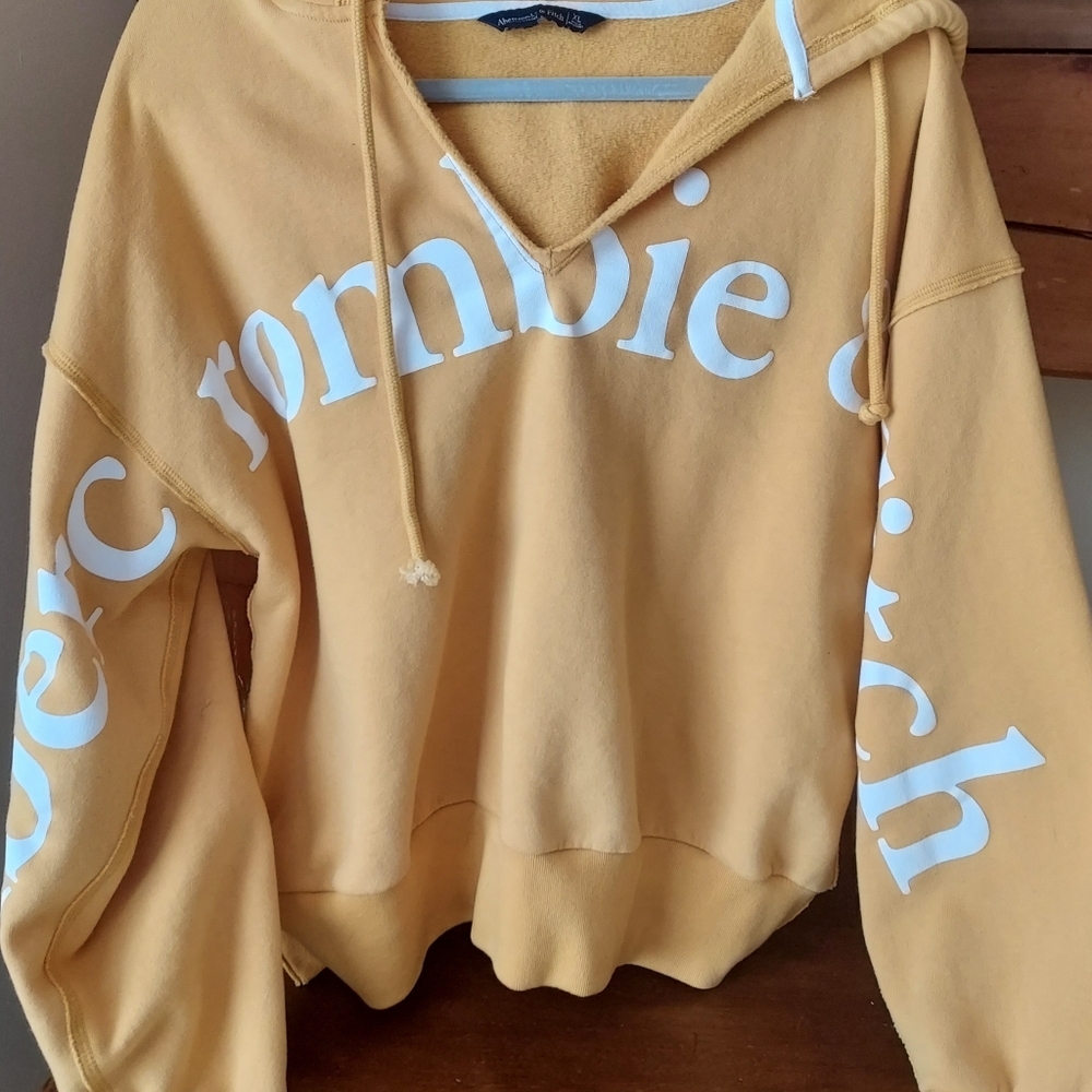 Womans Abercrombie v-neck hoodie